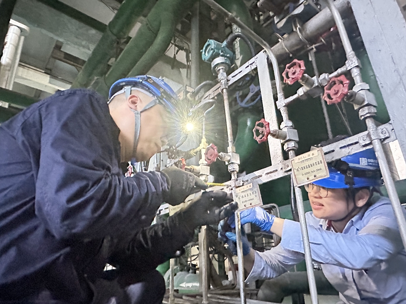 1697767634909026703.jpg 第一部分配圖:加強(qiáng)設(shè)備治理確保運(yùn)行穩(wěn)定(雷歡攝)_副本.jpg